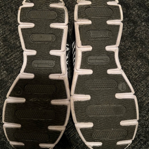 Champion sneaker - like new condition - size us 6 - Picture 2 of 5